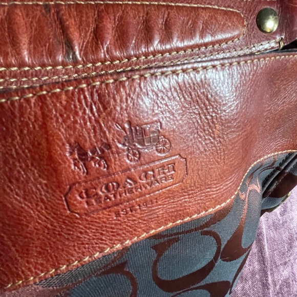 Coach Signature Large Zoe in Bordeaux/Aubergine - Picture 2 of 11